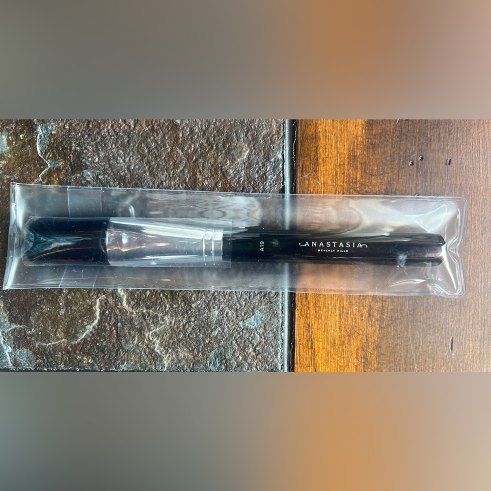 Anastasia Beverly Hills PRO BRUSH. A19 blush brush NEW - Picture 6 of 6